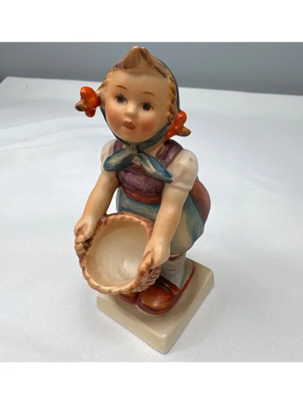 Goebel Hummel Little Helper 73 TMK6 Figurine Germany 5” Hand-Painted Porcelain